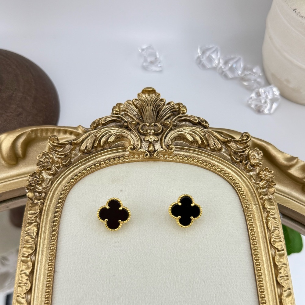 Lucky Alhambra Clover Earrings with Logo – Sterling Silver - Picture 3 of 9